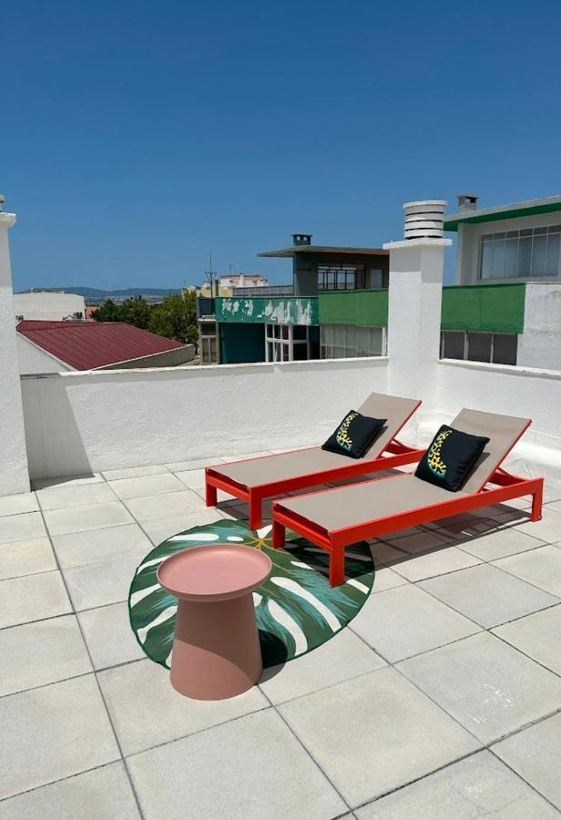 Ferienwohnung Groovy Caparica Gem With Large Sunny Terrace Costa da Caparica Exterior foto